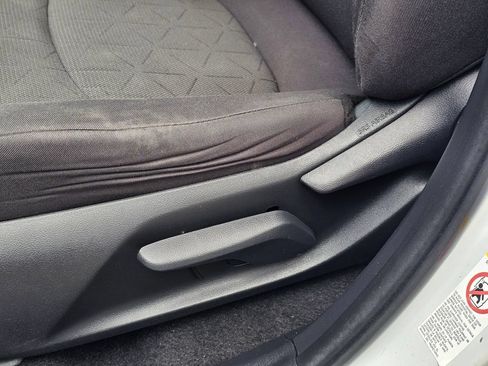 Used 2019 Toyota RAV4 XLE w/ Carpet Mat Package AWD/4WD image 23