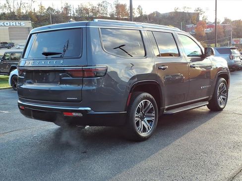 Used 2024 Jeep Wagoneer Series II w/ Flexible Seating Group image 4