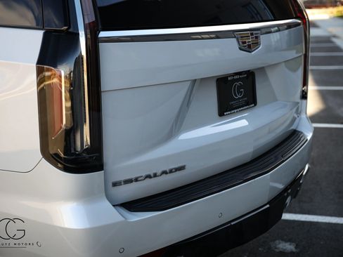 Used 2021 Cadillac Escalade ESV Premium Luxury Platinum image 12