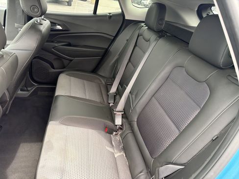 Used 2025 Chevrolet Trax LT FWD image 13
