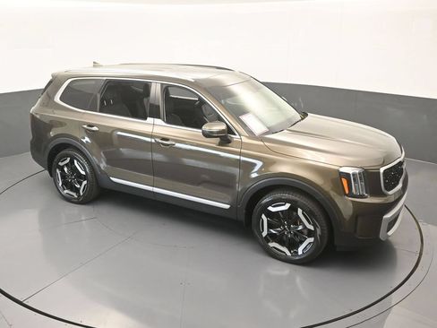 Used 2025 Kia Telluride EX w/ EX Captain's Chair Package FWD image 57