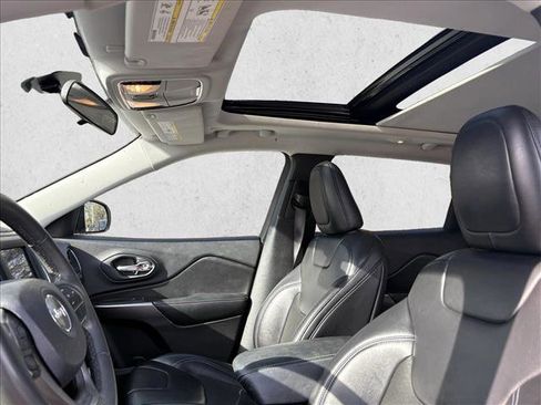 Used 2020 Jeep Cherokee Latitude Plus image 9