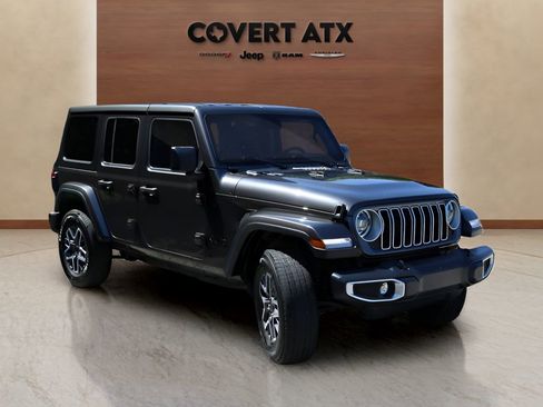 Used 2025 Jeep Wrangler Unlimited Sahara AWD/4WD image 7