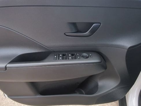Used 2025 Hyundai Kona SEL FWD image 12