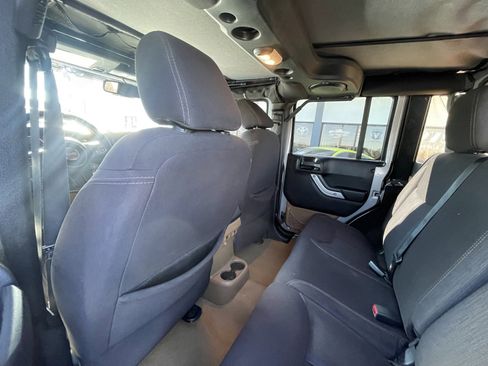 Used 2014 Jeep Wrangler Unlimited Sahara w/ Connectivity Group image 10