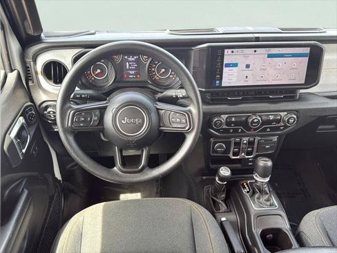 Certified 2025 Jeep Gladiator Sport AWD/4WD image 16