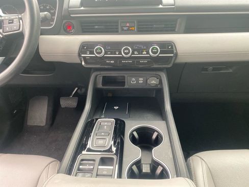 Used 2025 Honda Pilot Touring image 18