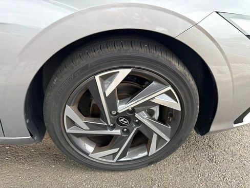 Certified 2025 Hyundai Elantra SEL FWD image 8