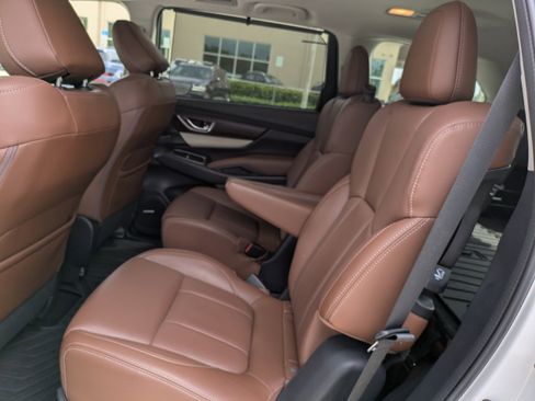 Used 2019 Subaru Ascent Touring image 17