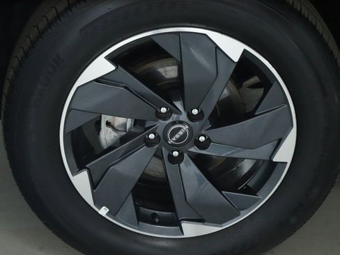 Certified 2025 Nissan Rogue SV image 37