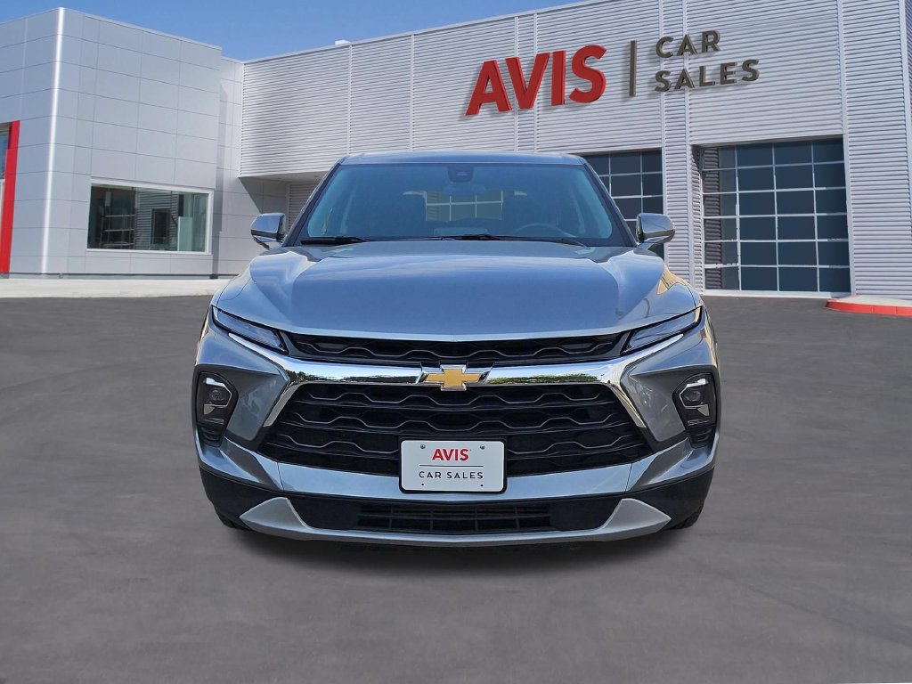 Used 2025 Chevrolet Blazer LT FWD image 2