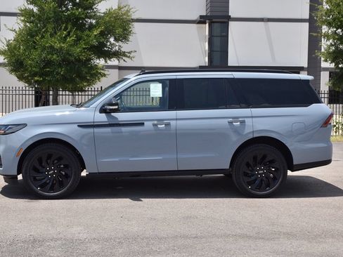 New 2027 Lincoln Navigator Reserve w/ Jet Appearance Package AWD/4WD image 11