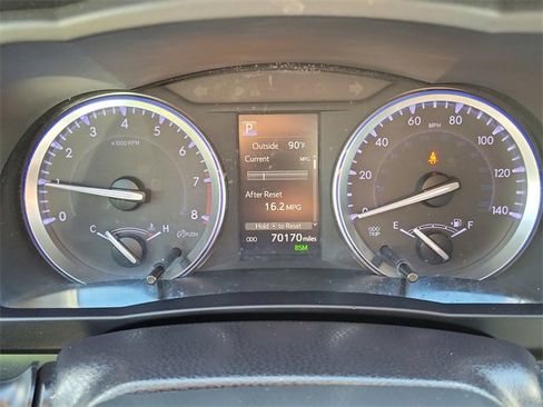 Used 2019 Toyota Highlander SE w/ Carpet Mat Package (TMS) image 14