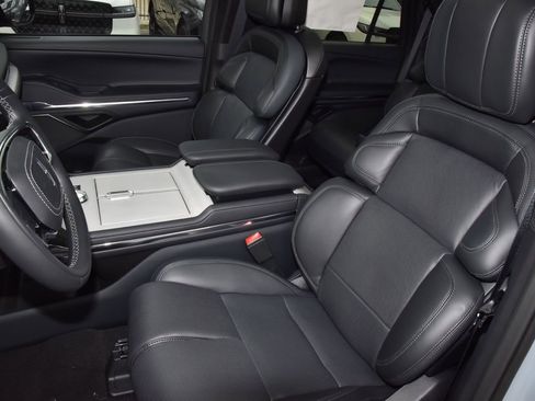 New 2026 Lincoln Navigator Reserve AWD/4WD image 36