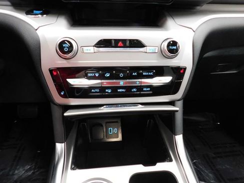 Used 2023 Ford Explorer XLT w/ Equipment Group 202A image 38