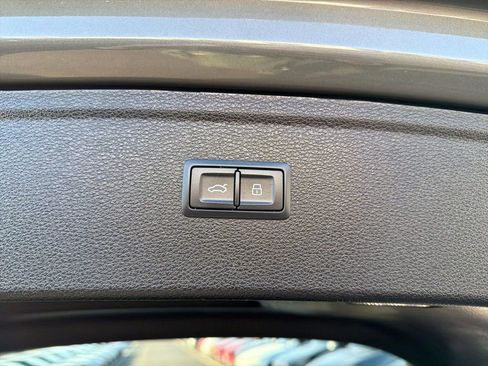 Used 2023 Audi Q5 2.0T Premium w/ Convenience Package image 18