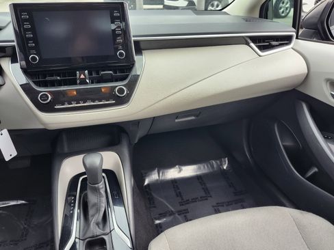 Used 2020 Toyota Corolla LE image 15
