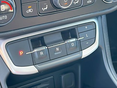 Certified 2023 GMC Terrain SLT image 21