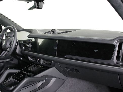 New 2026 Porsche Cayenne Turbo image 15