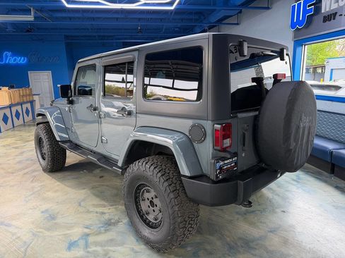 Used 2015 Jeep Wrangler Unlimited Sahara w/ Connectivity Group AWD/4WD image 2