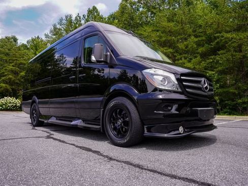 Used 2016 Mercedes-Benz Sprinter 2500 image 33