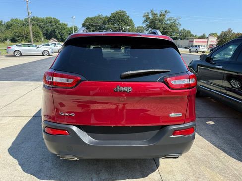 Used 2016 Jeep Cherokee Latitude w/ Comfort/Convenience Group AWD/4WD image 4
