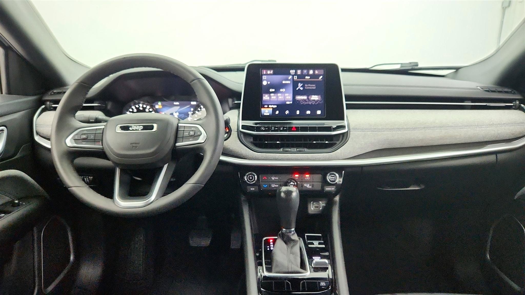 Used 2025 Jeep Compass Latitude AWD/4WD image 11