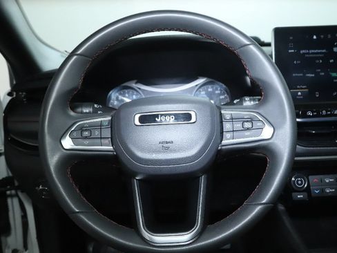 Used 2025 Jeep Compass Trailhawk AWD/4WD image 21