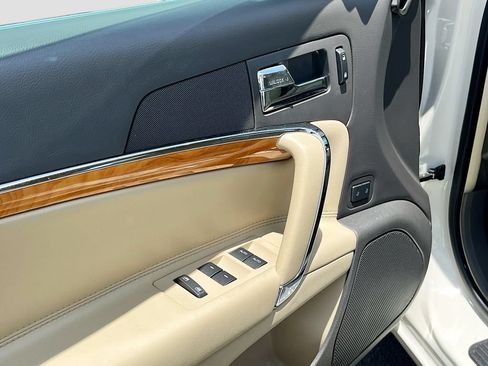 Used 2012 Lincoln MKZ FWD image 18