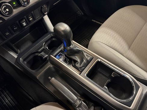 Used 2019 Toyota Tacoma SR5 AWD/4WD image 21