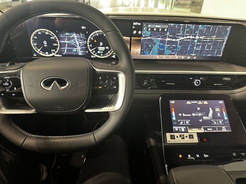 New 2026 INFINITI QX80 Luxe image 19