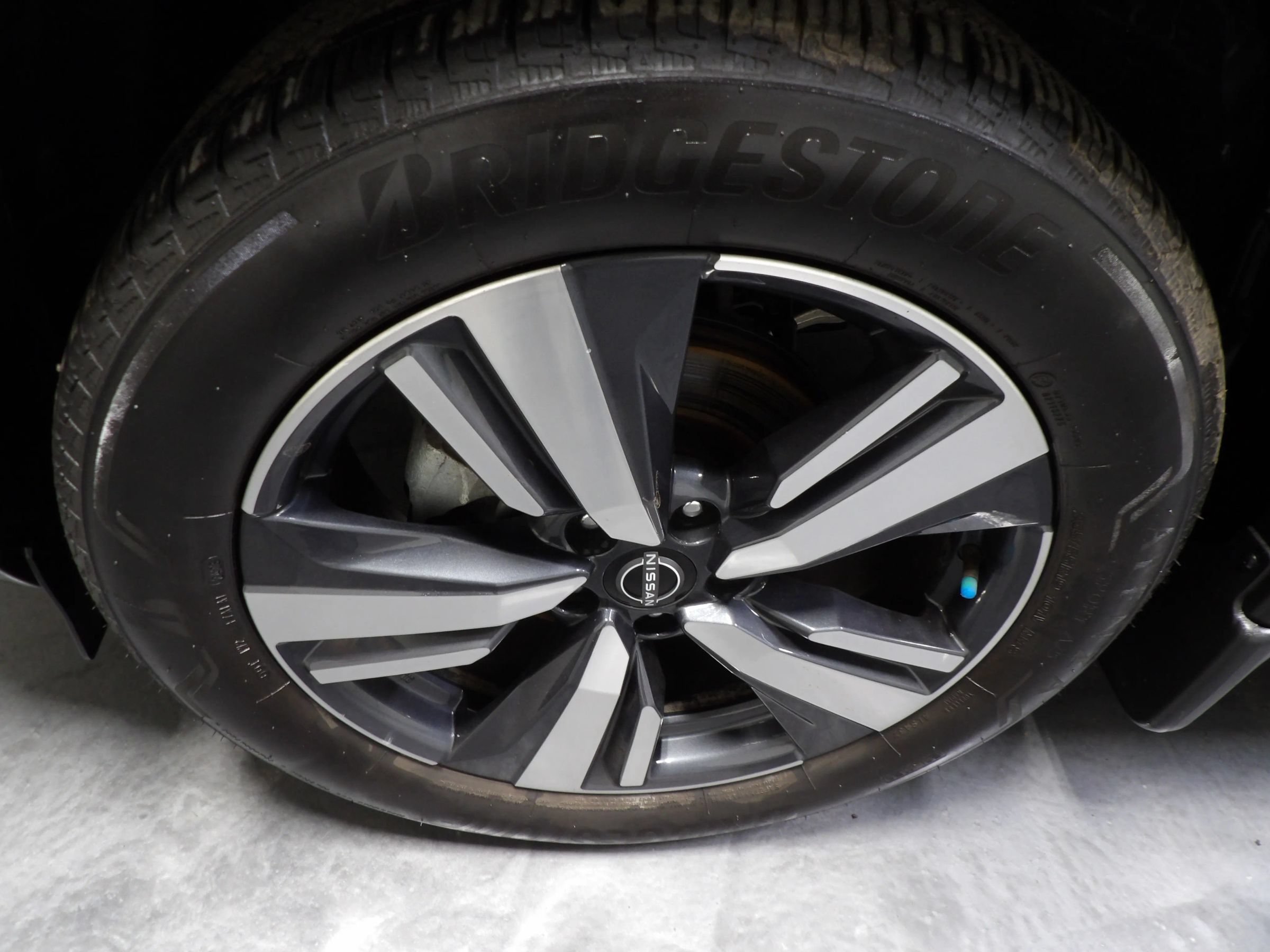 Used 2023 Nissan Rogue SL FWD image 23