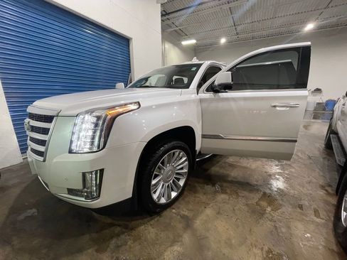 Used 2016 Cadillac Escalade Luxury image 6
