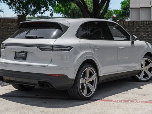 Used 2023 Porsche Cayenne S Platinum AWD/4WD image 16