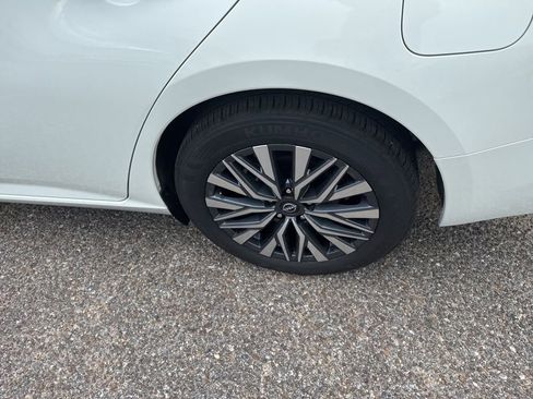 Used 2025 Nissan Altima 2.5 SV FWD image 28