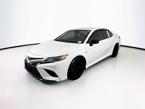 Used 2020 Toyota Camry SE FWD image 5