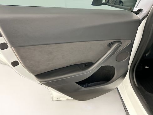 Used 2023 Tesla Model Y Long Range image 28