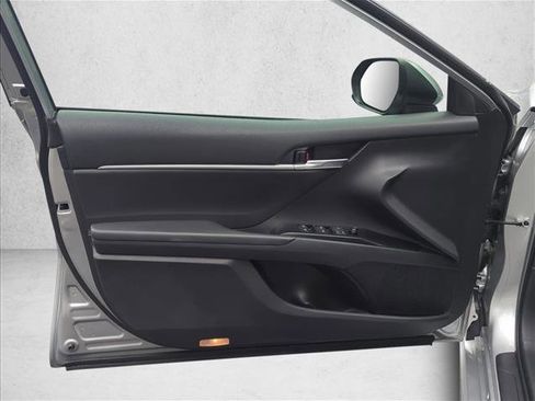 Used 2019 Toyota Camry SE image 10