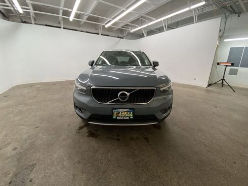 Used 2020 Volvo XC40 T5 Momentum w/ Protection Package Premier image 9