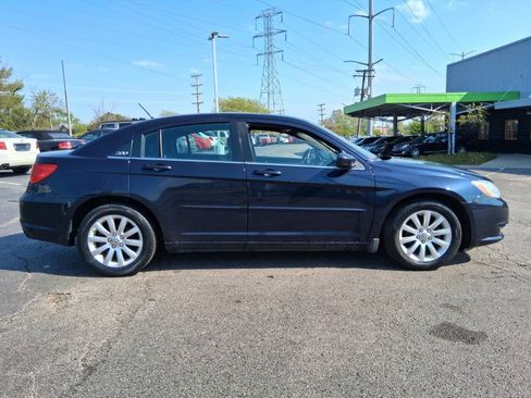 Used 2012 Chrysler 200 Touring FWD image 4