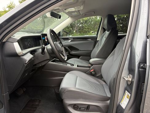 Used 2026 Volkswagen Tiguan SE AWD/4WD image 24
