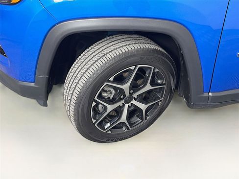 Used 2025 Jeep Compass Limited AWD/4WD image 36