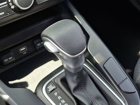 Used 2025 Kia Soul LX w/ LX Technology Package FWD image 14