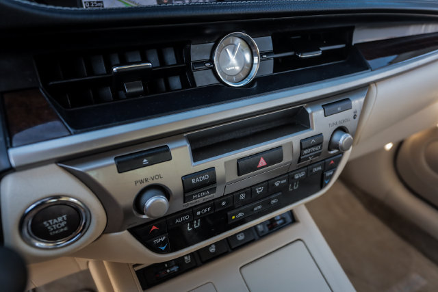 Used 2015 Lexus ES 350 w/ Luxury Package FWD image 26
