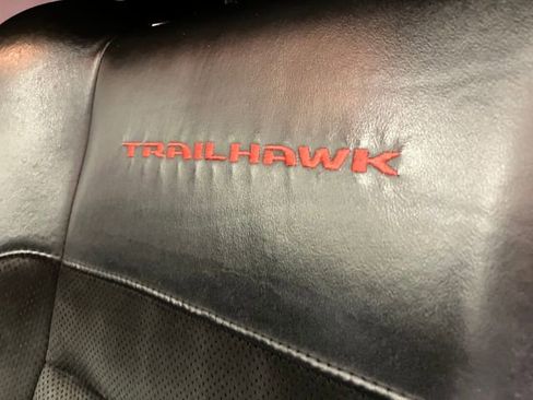Used 2017 Jeep Grand Cherokee Trailhawk w/ Trailhawk Luxury Group AWD/4WD image 34