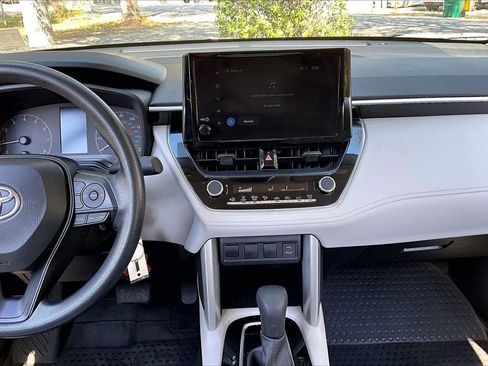 Used 2024 Toyota Corolla Cross L image 9