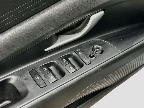Used 2022 Hyundai Elantra SEL FWD image 15