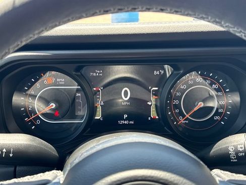 Used 2026 Jeep Wrangler Unlimited Sahara AWD/4WD image 15
