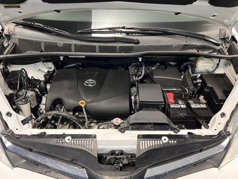 Used 2020 Toyota Sienna L image 13