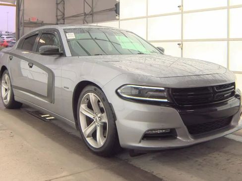 Used 2018 Dodge Charger R/T RWD image 2